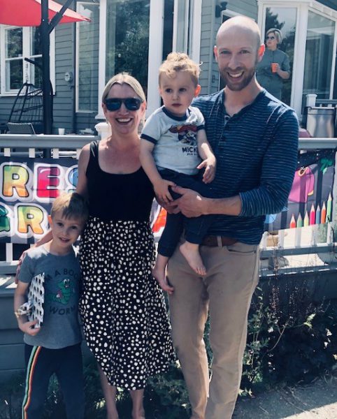 An image of Jeremy, his wife, and kids.